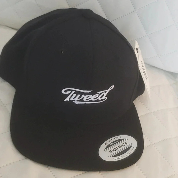 NWT  Tweed Brand Yupoong Mens Snapback Hat Black - Picture 2 of 7